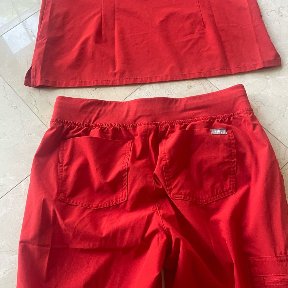 Figs Red Scrub Set